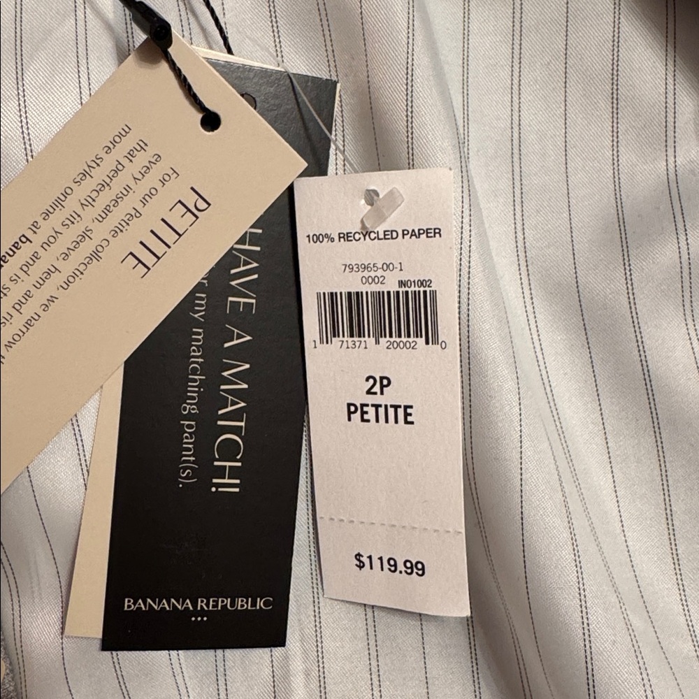 Banana Republic Light Gray Women’s Petite Blazer - Picture 5 of 5